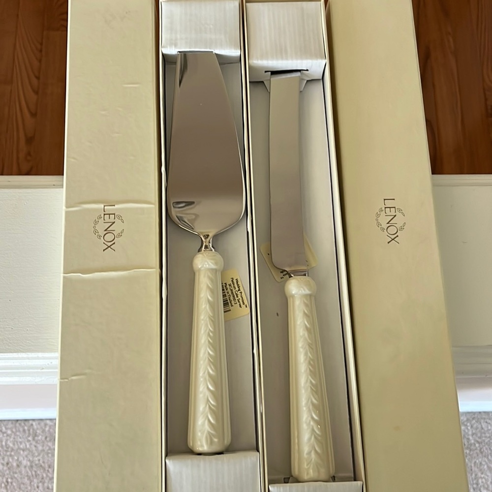 Lenox wedding promises cake and knife server